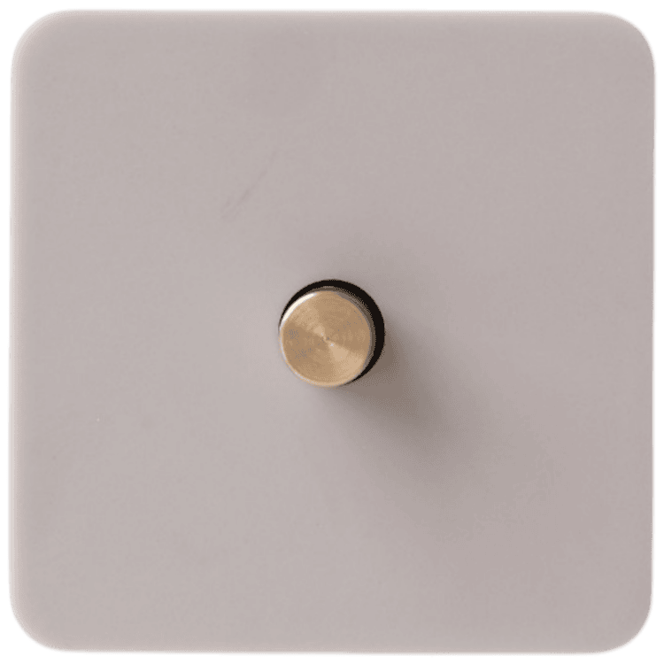 Messing design schakelaar op een solid surface frame in de kleur suede