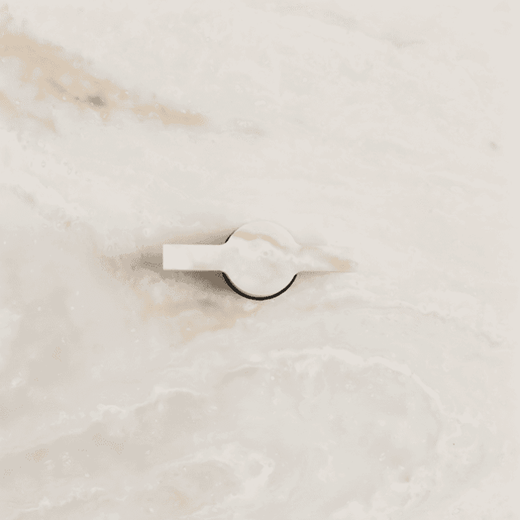 New Things design dimmer in een strak marmer dessin met dimmerknop London